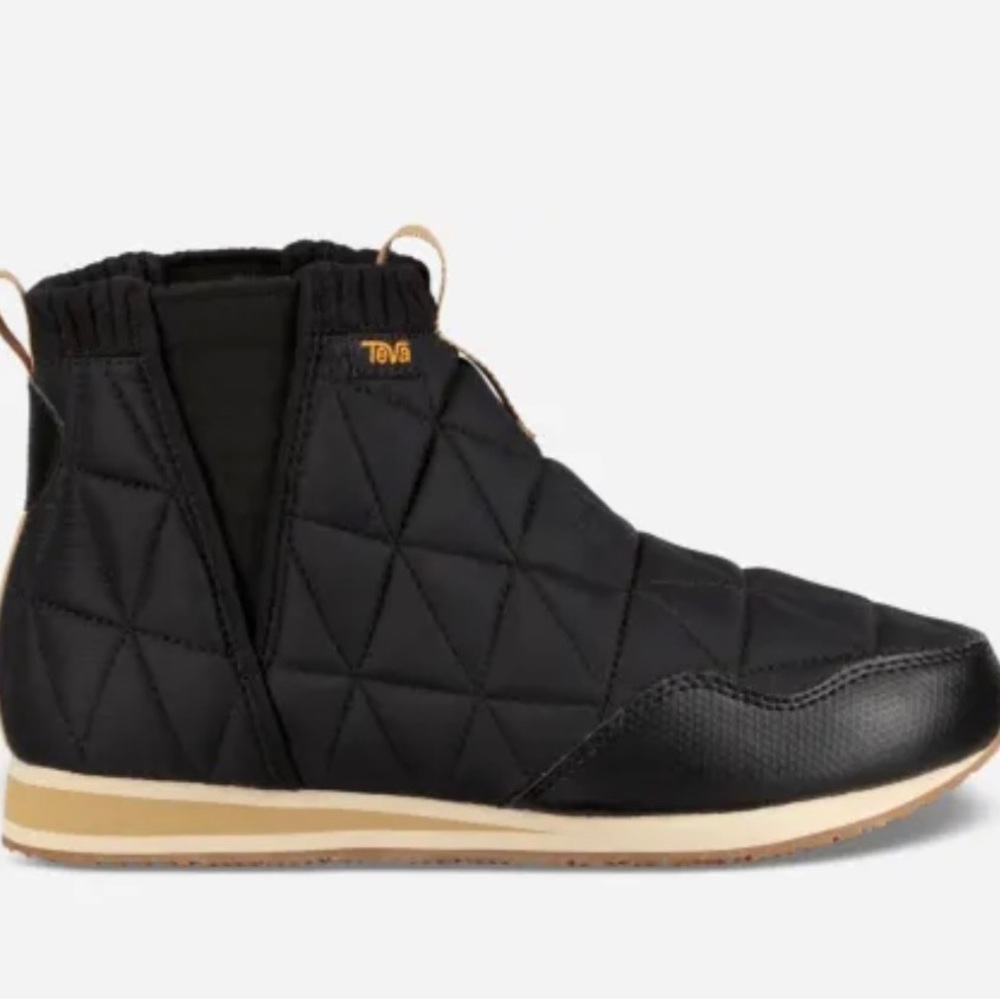 Teva ReEmber Mid Boot. Size 7, good condition.